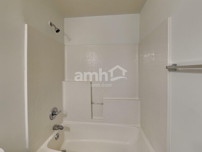 Building Photo - 10815 Pointer Ridge Dr