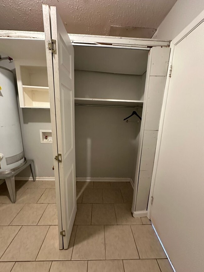 Building Photo - 422 Hardee Dr