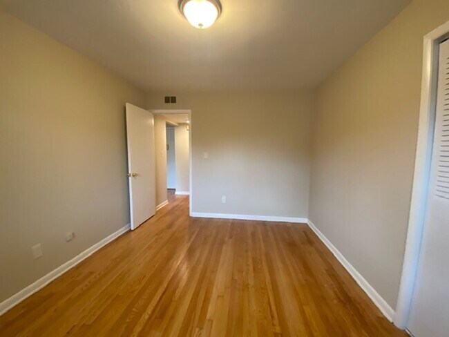 Building Photo - 1327 E Colorado St