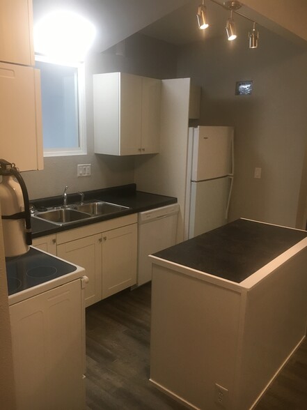 Primary Photo - 400 Stephans St