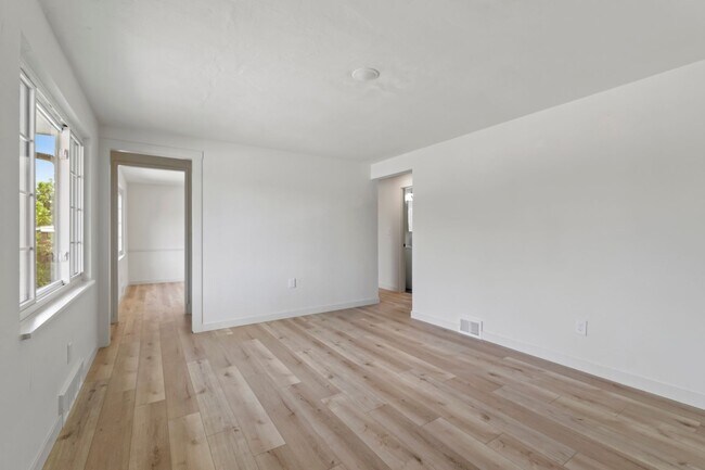 Building Photo - READY NOW!! FULLY RENOVATED 3 Bedroom in PENN HILLS