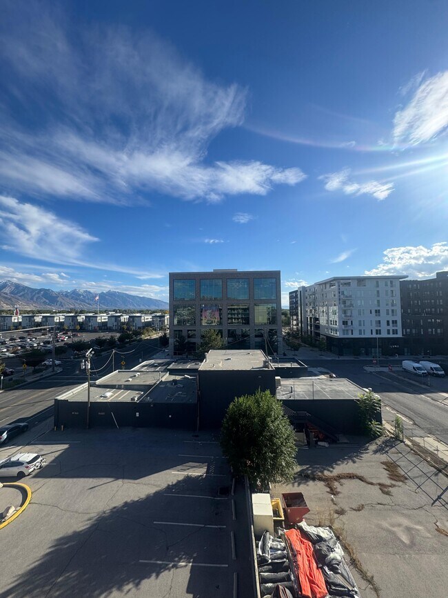 Building Photo - 2150 S Main St