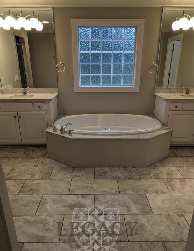 Building Photo - 9919 Maxwell Ln