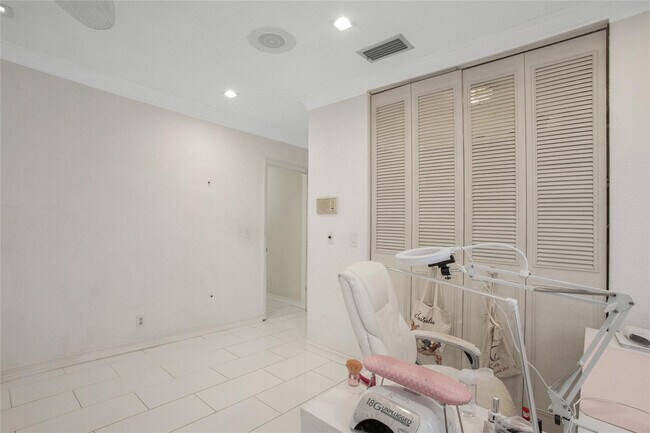 Building Photo - 1311 NE 27th Way