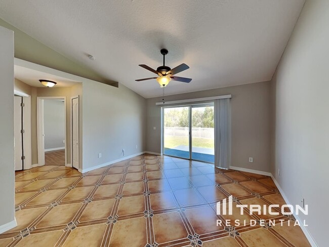 Building Photo - 30843 Birdhouse Dr