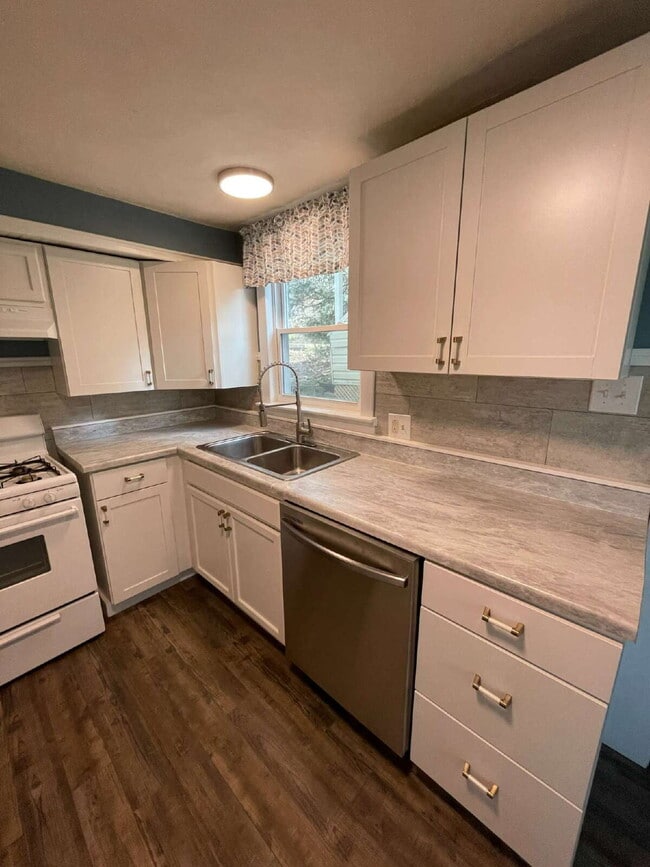 Building Photo - Spacious 3 Bedroom Apartment Near IUP – Ideal for Roommates