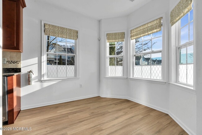 Building Photo - 40 Thistledown St