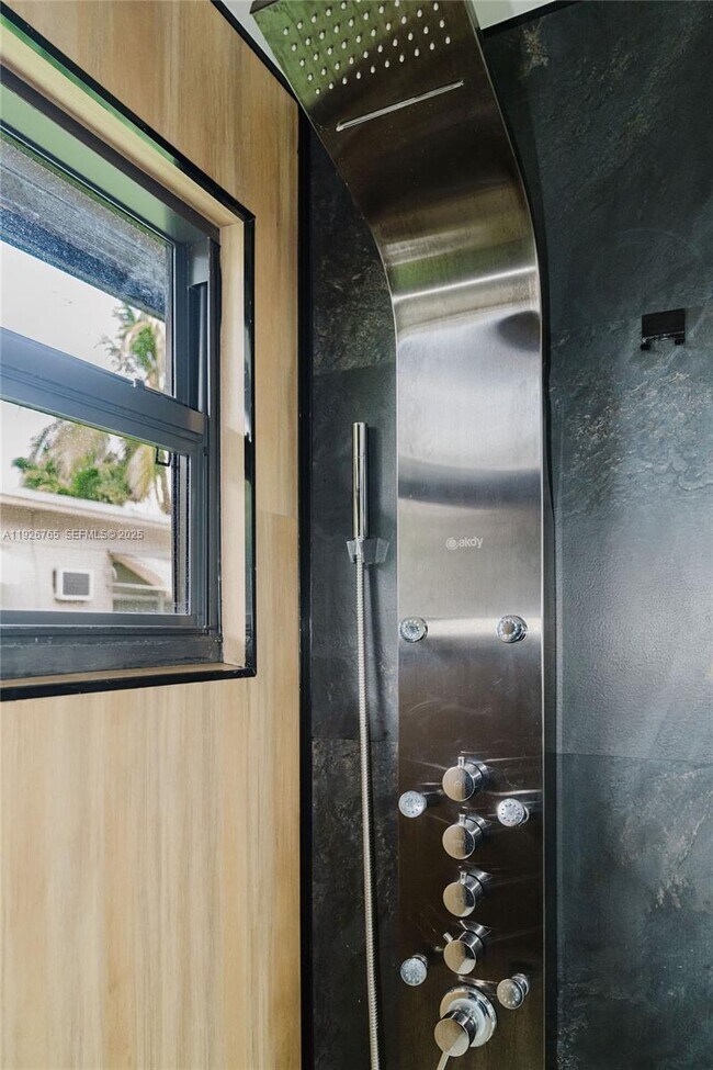 Building Photo - 1040 NW 120th St