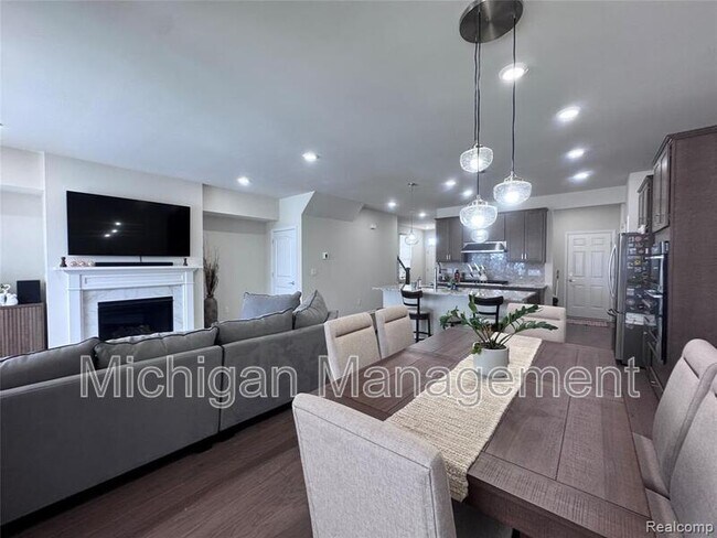 Building Photo - 1434 Superior Dr