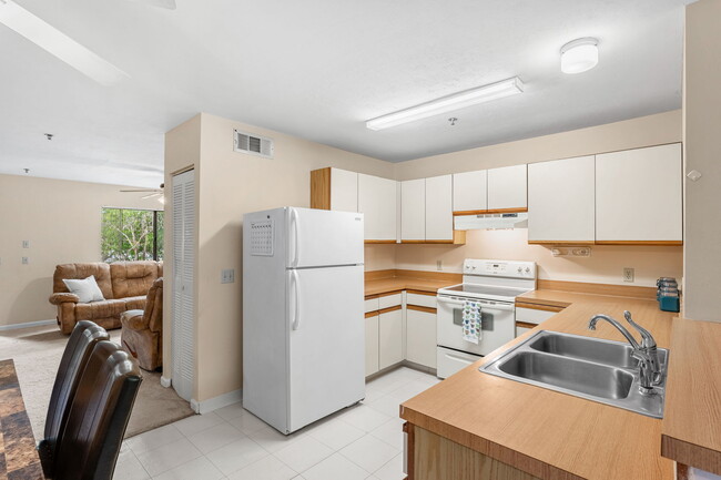 Building Photo - 7814 Shadowood Dr
