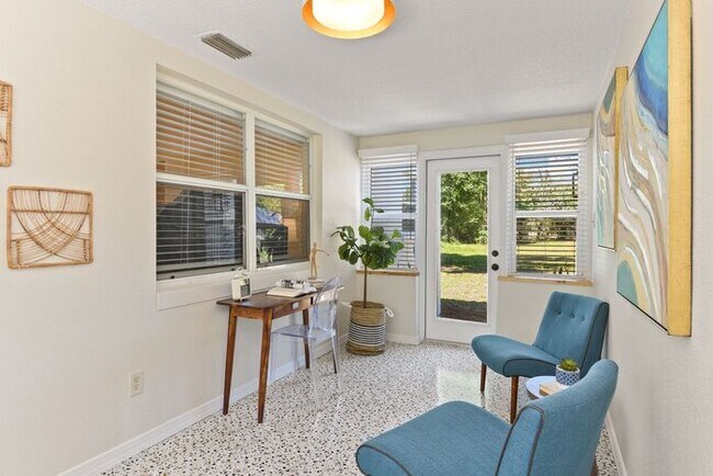 Building Photo - Charming bungalow in Winter Park