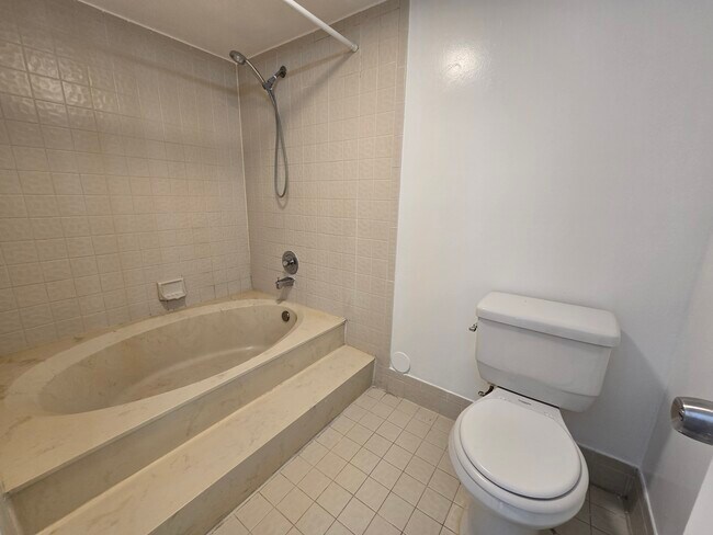 Building Photo - Verano 2192