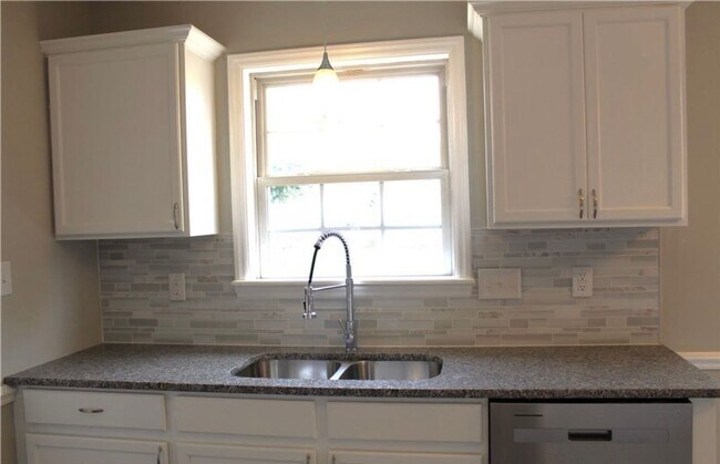 Building Photo - 3837 Meteor Dr