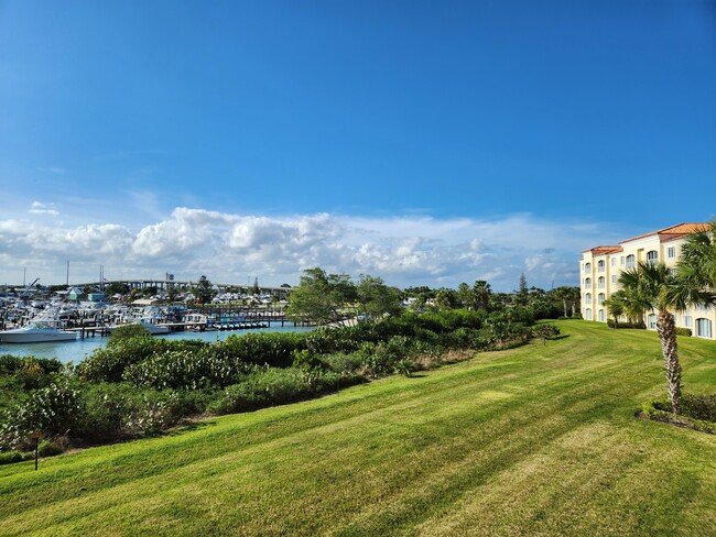 Building Photo - 33 Harbour Isle Dr W