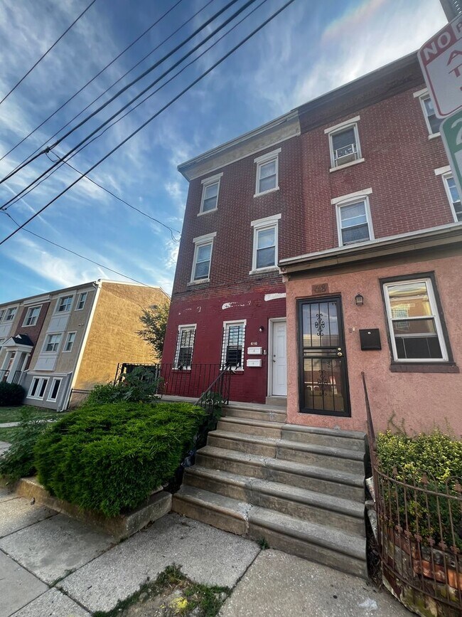Building Photo - 616 N 33rd St