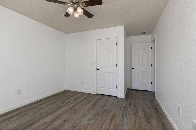 Building Photo - Updated 3 bedroom 2 bathroom 2 car garage ...