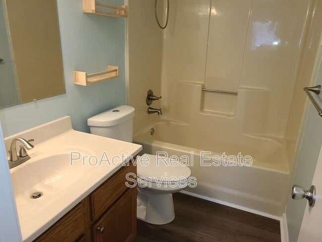 Building Photo - 216 Diamond Ave