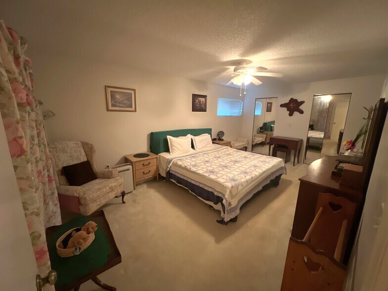 Room for a king size bed - 2636 Crown Ct