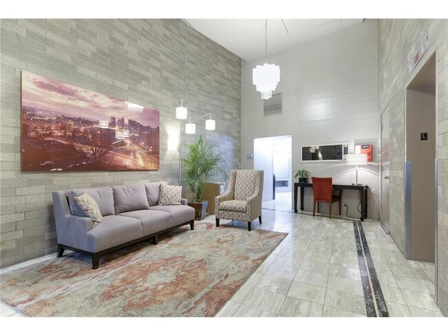 Building Photo - 66 9th St E