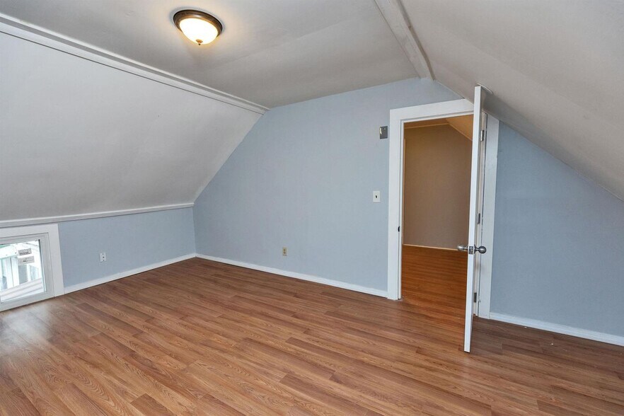 Building Photo - 27 School, D