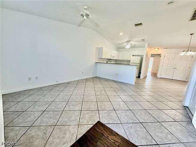 Building Photo - 109 NE 16th Pl