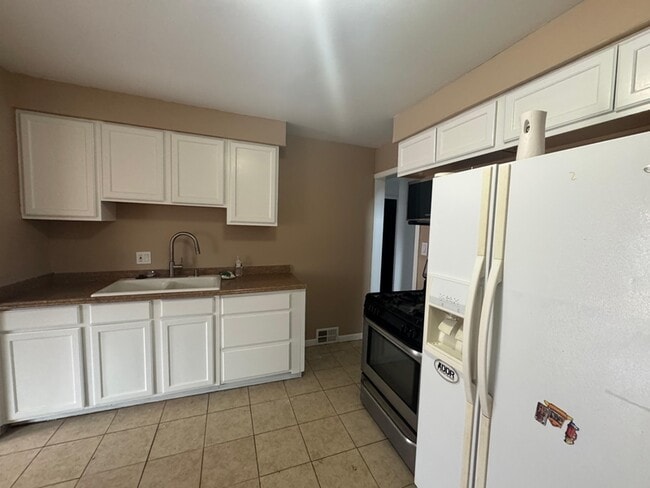 Building Photo - 16687 Collingham Dr