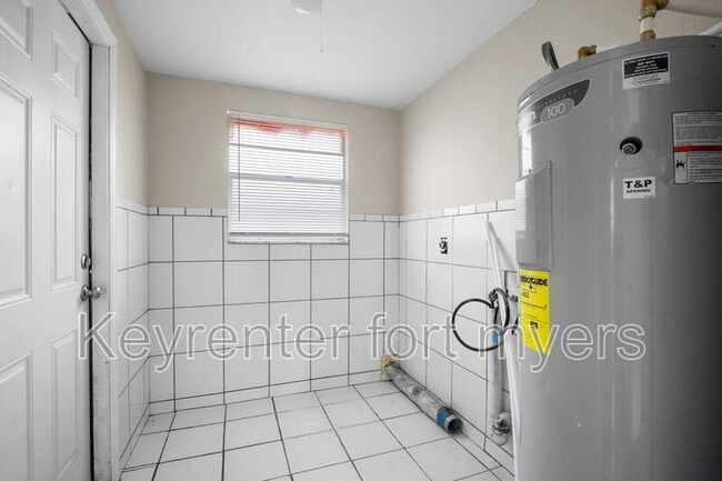 Building Photo - 1706 Cypress Dr