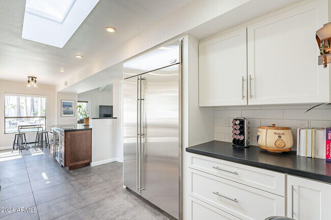 Building Photo - 8257 E Del Cadena Dr
