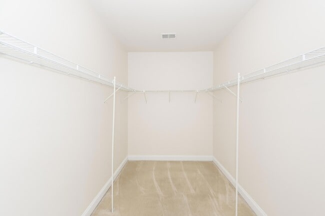 Building Photo - 302 White Gables Dr
