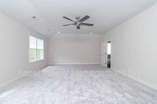 Building Photo - 1730 Silver Chapel Dr