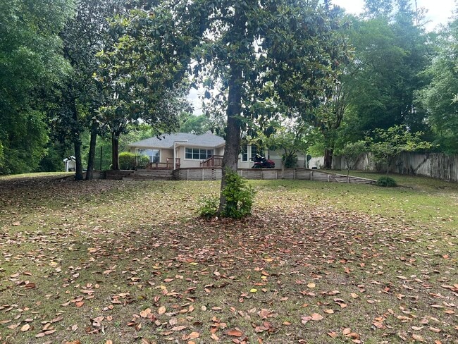 Building Photo - 395 Lake Holley Cir