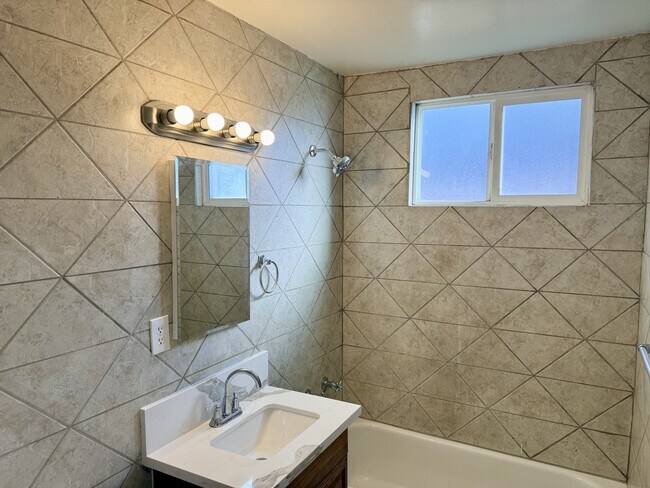 Building Photo - 10079 Hedrick Ave