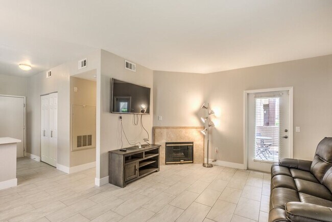 Building Photo - 5250 S Rainbow Blvd