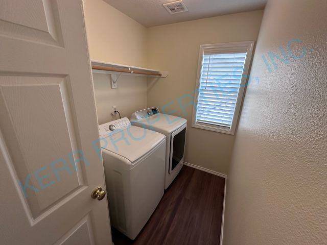 Building Photo - Spacious 4-Bed Oasis with 2.5 Baths in Cla...