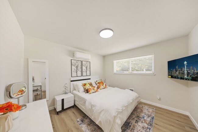 Building Photo - 11405 14th Ave SW