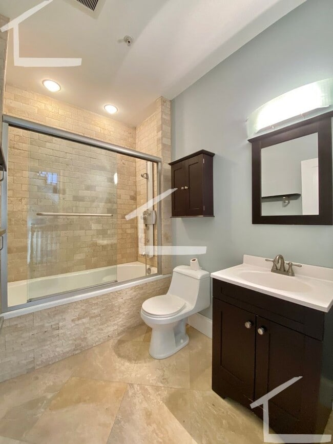 Building Photo - TOP FLOOR 2 BED 2 FLOORS + Private Rooftop Deck!!! Available 9/1/26