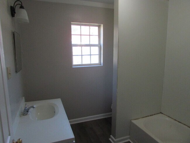 Building Photo - Single Family Home!