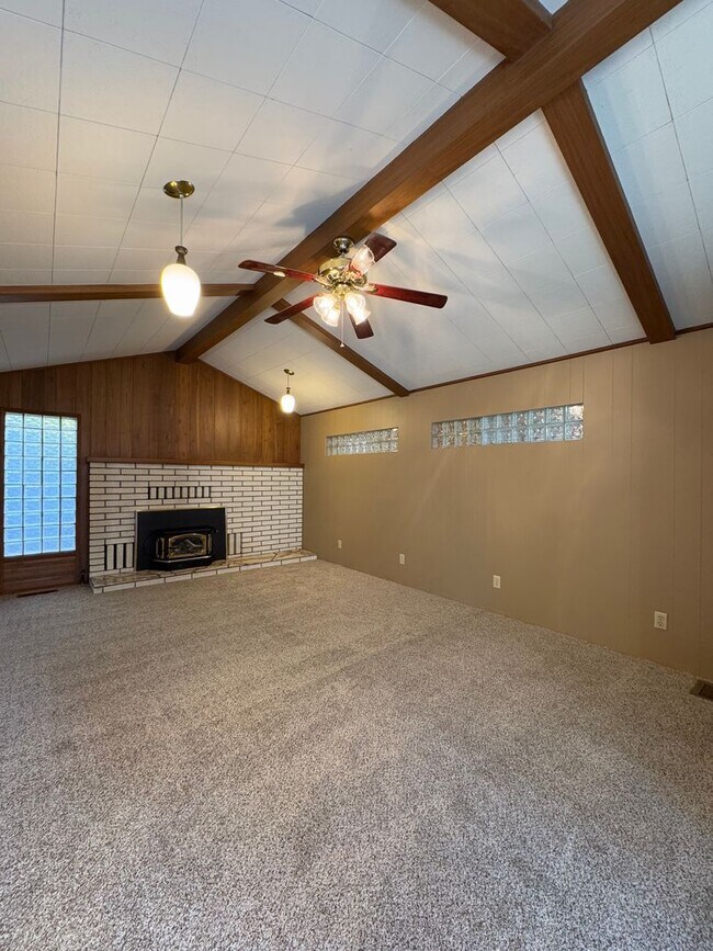 Building Photo - Spacious 6 Bedroom, 3 Bathroom Home Near CWU