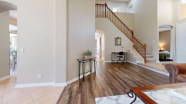 Building Photo - 853 N Blackstone Ct