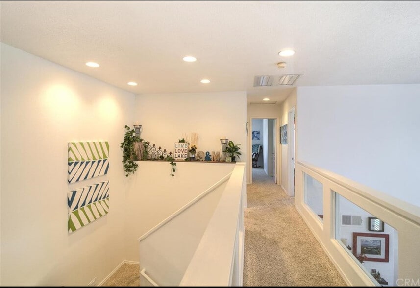 Building Photo - 933 S Lone Pine Ln