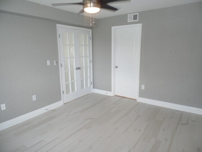 Building Photo - 2851 N Oakland Forest Dr