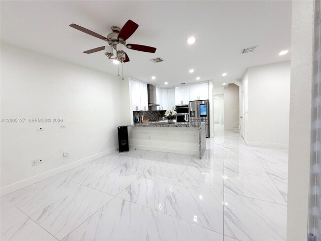 Building Photo - 758 NE 34th Ave