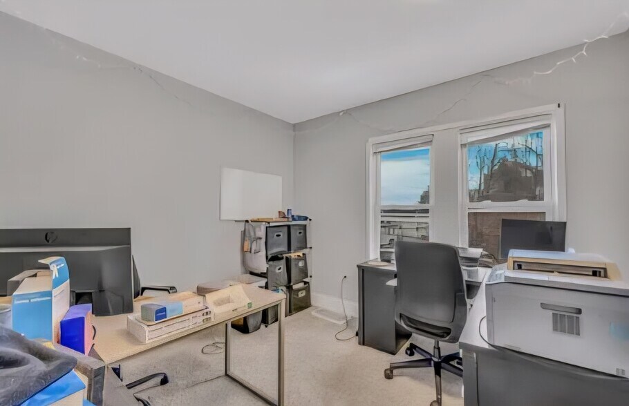 Building Photo - 609 Moir Ct