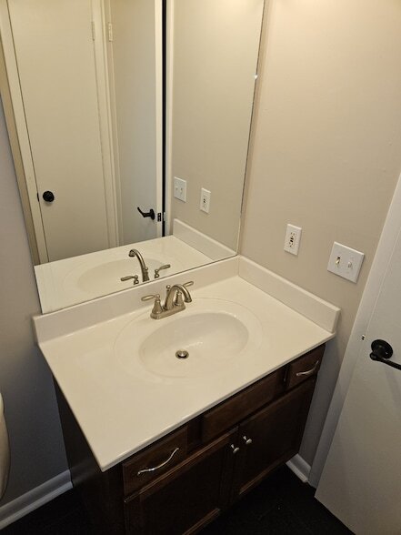 Building Photo - 101 Edgewood Dr