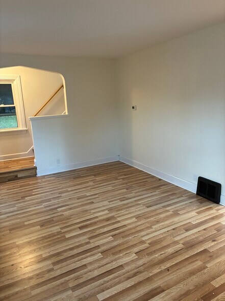 Building Photo - 326 Poplar St