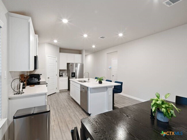 Building Photo - 3073 Charyn Wy