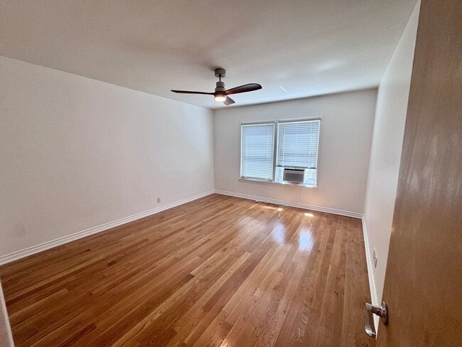 Building Photo - 2458 Ocean Park Blvd