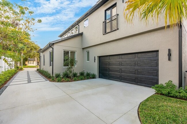 Building Photo - COLLEGE PARK EXECUTIVE HOME