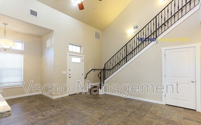 Building Photo - 221 Circle Ct