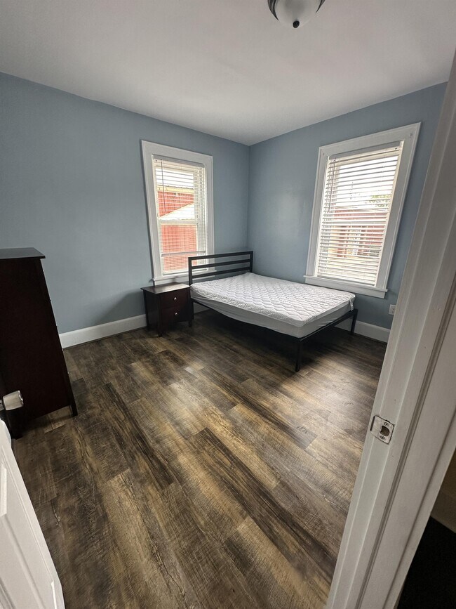 Building Photo - 906 Gompers Ave